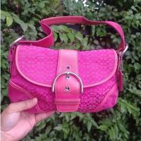 ราคา Coach Signature Suede & Leather Pink Shoulder Bag กระเป๋า วินเทจ มือสอง (40672926824)
