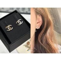 ราคา ของแท้ 【CHANEL】 25P ต้นฤดูใบไม้ผลิคอลเลกชันแสงทองครึ่งเพชร CC ต่างหูสตั๊ด (41410634625)