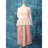 ราคา ชุดเซต ผ้าถุงจีบหน้านางสำเร็จรูปสีชมพู ดิ้นทอง เสื้อลูกไม้สีขาว ไทยประยุกต์ สาวพลัสไซส์ ชุดไทยสำหรับคนอ้วน (25902525495)