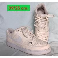 ราคา (แท้ 100%) NIKE AIR FORCE1 รองเท้าผ้าใบ ไนกี้ แอร์ฟอร์ซ1 สีขาว สวูทขาวดำเท่มาก (47901713545)