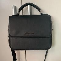 ราคา กระเป๋า charles & keith สภาพดีมาก (2367593321)