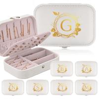 ราคา ลิ้นชักตั้งโต๊ะ สร้อยคอ ที่ใส่แหวน หนัง PU แสดงพวงหรีดสีทองและตัวอักษร กล่องเครื่องประดับ ต่างหู กระเป๋าเก็บของ (28141763594)