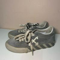 ราคา รองเท้าผ้าใบ มือสอง ของแท้ เบอร์ 37 ผู้หญิง Off-White Grey Suede Vulcanized Low Sneakers สภาพดี (26276616920)