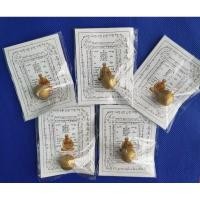 ราคา ลูกอมผงพรายกุมาร เนื้อผงพรายกุมาร ผสมว่านดอกทอง[หลวงพ่อสิน วัดละหารใหญ่ ]จ.ระยอง (เกจิอาจารย์ที่มี กระแสจิต แก่กล้า) (19981418204)