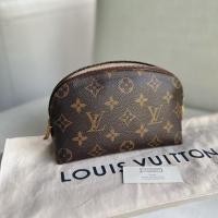 ราคา used Lv cosmetic bag dc11 (20788919092)