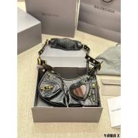 ราคา กระเป๋า Balenciaga Le Cagole Crescent สำหรับผู้หญิง แบบสะพายไหล่และวางบนรถจักรยานยนต์ มีความหลากหลายในการใช้งาน (55055147580)