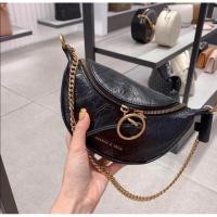 ราคา new กระเป๋า Charles & Keith รุ่น half moon (⚠️งาน outlet) (22150364652)