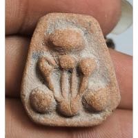 ราคา พระเนื้อดินเนื้อหามวลสารเก่าไม่ทราบที่ (44267947550)