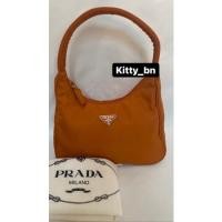 ราคา ❗️พร้อมส่ง❗️ราคาดีมากค่ะ Used: Prada Nylon Bag (15838402230)