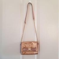 ราคา Kate spade crossbody กระเป๋าสะพาย ออกงาน มือสอง ของแท้ ใช้เองค่ะ (3432675883)