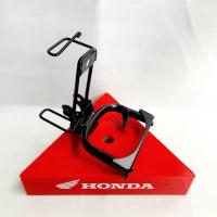 ราคา เหล็กยึดฝาครอบไฟหน้า แท้ศูนย์ SCOOPY - i ( ตัวแรกไฟเลี้ยวแยก ปี2010 ) ระหัส 64223-KYT-900 (24144638233)