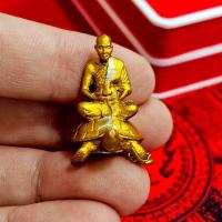 ราคา รูปหล่อหลวงปู่หลิว วัดไร่แตงทอง ประทับนั่ง บนหลังพญาเต่าเรือน พร้อมส่งต่อความมงคล (44065749343)