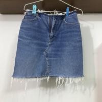 ราคา มือสอง กระโปรงยีนส์ Calvin Klein เอว 27 นิ้ว (653990829)