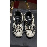 ราคา balenciaga track สีครีมดำ (21679860906)