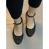 ราคา รองเท้าส้นเตารีด มีสายรัดข้อ ลายลูกไม้ เบอร์40 มือสอง สภาพดี (13161316953)