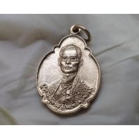 ราคา เหรียญที่ระลึกพระบรมราชสมภพ 4 รอบ รัชกาลที่9 ร9 บล็อกเกษา 3 เส้น เนื้อกะไหล่นาก ปี2518 ไม่ผ่านใช้ (49652894020)