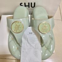 ราคา shu รองเท้าโซฟา เพื่อสุขภาพ พื้นนิ่ม รองเท้าแบรนด์เนม shuberry (20881517639)