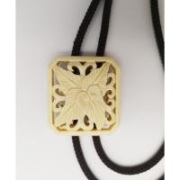 ราคา สร้อย เลื่อนได้ งาช้างแกะสลัก รูปดอกไม้ ขนาดจี้ ( 4x4.5ซม.) ปลายสร้อย ประดับด้วยสีทอง (29422953453)