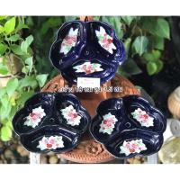 ราคา มือสอง 3 ชิ้น ถาดหลุมขนมหวาน ถาดหลุมเซรามิคสีกรมท่า ลายดอกกุหลาบนูน ใส่ขนม อาหารคาว หวาน มีรอยสแครช scratch ทุกชิ้น (20489899377)