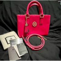 ราคา MetroCity Crossbody Bag in Magenta Canvas (29674030791)