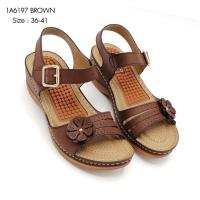 ราคา OXXO รองเท้าเพื่อสุขภาพ ส้นเตารีด พร้อมสายรัดส้นปรับความยาวได้ งานเย็บมือทนทาน มีปุ่มนวดเท้า เบา 1A6197 (22721841480)