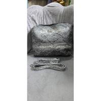 ราคา กระเป๋าเครื่องสำอางใบใหญ่ มือ2 (26363399501)