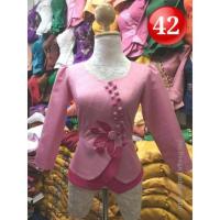 ราคา #เสื้อผ้าไทยพื้นเมืองสีชมพู #เสื้อผ้าฝ้ายสีชมพู เสื้อผ้าฝ้ายสีชมพูแขนสามส่วนแต่งกุ้นสีชทพูเทปคู่ เสื้อผ้ไหมอินเดียสีชมพู (1383240912)