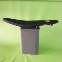 ราคา เบาะโซนิคใหม่ปาดบางทรงเชงตัดขอบล่างหุ้มหนังเรดเดอร์ดำด้านเหมาะสำหรับวัยรุ่น (23050929591)