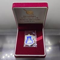 ราคา หลวงพ่อโสธร พิมพ์เสมา เนื้อเงิน ลงยาสีน้ำเงิน รุ่นโสธร 2560 ตำรวจ ๘ ริ้ว ปี2560 พร้อมกล่องเดิม (25035735298)