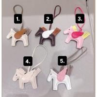 ราคา ม้าพียูพรีเมี่ยม h pegasus charm งานพร้อมส่ง (10716623469)