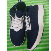 ราคา sale!!✅BlueMountain รองเท้าผ้าใบสีกรม size:35/22.5 cm พื้นเดิม น้ำหนักเบา#มือสอง 724 (27610921280)