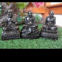 ราคา หลวงปู่ทวดแร่เหล็กน้ำพี้ ขนาดตั้งหน้ารถ1เซ็ตมี3อง ปกติราคา600บาท พิเศษเหลือ399 (7643732594)
