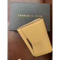ราคา กระเป๋าสตางค์charles&keith สีเหลืองพาสเทล (5775062645)