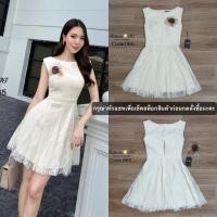ราคา งานป้าย Rattana เดรสออกงานสีขาวครีม เดรสสั้นไหล่ปาดแขนกุดเนื้อผ้าลูกไม้ แต่งเข็มกลัดดอกไม้ (42673605149)