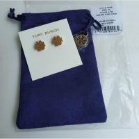 ราคา แท้!! ต่างหูโลโก้สีทอง Tory burch 53355 พร้อมถุงผ้า ใหม่ (22926774278)