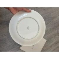 ราคา Givenchy Cake Plate Set Of 6 White With Flower Embossed Pattern (44358319782)