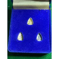 ราคา หลวงปู่โต๊ะ วัดประดู่ฉิมพลี หยดน้ำ ยอดขุนพล 3 เนื้อ พร้อมกล่อง ปี 2521 สภาพสวย มีบริการเก็บเงินปลายทาง (53052358520)