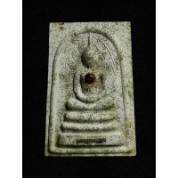 ราคา พระสมเด็จ พิมพ์ปรกโพธิ์ หลวงปู่หงษ์ พรหมปัญโญ รุ่น “ฉลองอุโบสถ” เนื้อผงว่านฝังพลอยเสก ด้านหลัง ฝังแร่ ปี2550 (19180280742)