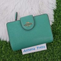 ราคา เหมือนใหม่ กระเป๋าสตางค์ สองพับ ขนาดกลาง รุ่นใหม่ล่าสุด มือสองของแท้Coach C2130 Medium Corner zip Wallet สีเขียว (19032350008)