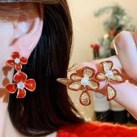 ราคา ต่างหูแบบหยดน้ำสำหรับผู้หญิง ประดับPearl และ Rhinestone ในสไตล์ดอกไม้สีแดง เพิ่มความสดใสในวันธรรมดา (47704736088)