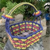 ราคา ตะกร้าถักด้วยเชือกร่ม ดิ้นเงิน ทรงแปดเหลี่ยมยาว ขนาดกลาง ลายกล้วย สีเหลือง-แดง (22877439970)