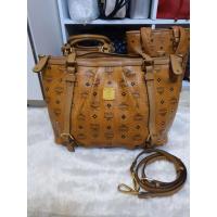 ราคา Used MCM ของแท้ Size M 14 นิ้ว สภาพดี อะไหล่ยังทองมีเฟดนิดหน่อย ขอบมุมดี ซับกำมะหยี่สะอาด ไม่มีอุปกรณ์​ (3035721323)