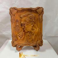ราคา PF_Phrae | ภาพแกะสลักไม้สัก ภาพแกะสลัก "รัชกาลที่๙" ขนาด9นิ้ว สูง10นิ้ว (19976962276)