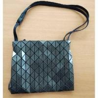 ราคา BaoBao Issey Miyake มือสอง แท้Row Metallic Shoulder ของแท้จาก BaoBao issey miyake shop (3437434281)