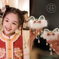 ราคา (No.204) ขายเป็นคู่ กิ๊ฟติดผมตรุษจีนลายหัวสิงโตทำจากขนกระต่าย (25306079350)