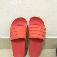 ราคา รองเท้าแตะ Adidas พื้นนิ่มสีพีช size39/6uk มือสองใส่ครั้งเดียว (1103349796)