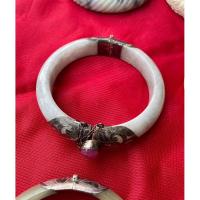 ราคา กำไลหยกโบราณ กำไลหยกNephrite สีขาวมุก ข้อต่อเนื้อเงิน ลายฉลุ หนา10มิล (45554351018)