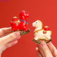 ราคา แม็กมา ปีเสือราศีเครื่องประดับ,มินิเรซิ่นม้าโยกตกแต่งโต๊ะ,ม้าเด็กของเล่นที่มีคําพรมงคลม้ามิ่งขวัญรูปปั้นการศึกษา (43327076818)