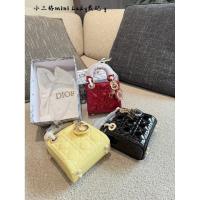 ราคา กระเป๋า Dior Lady Mini แบบสามตาราง สีดำและทอง ไซส์เล็ก หนังแท้ พร้อมสายสะพายและสายถือ เหมาะสำหรับนำไปใช้งานในโอกาสต่าง ๆ (43527906916)