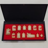 ราคา พระสมเด็จบางขุนพรหม ย้อนยุค 09 เนื้อผงสมเด็จเก่า จัดสร้างโดยวัดระฆังโฆสิตาราม วรมหาวิหาร คณะ ๙ ปี2557 ชุดเลี่ยมกรอบทองไม (25538310198)